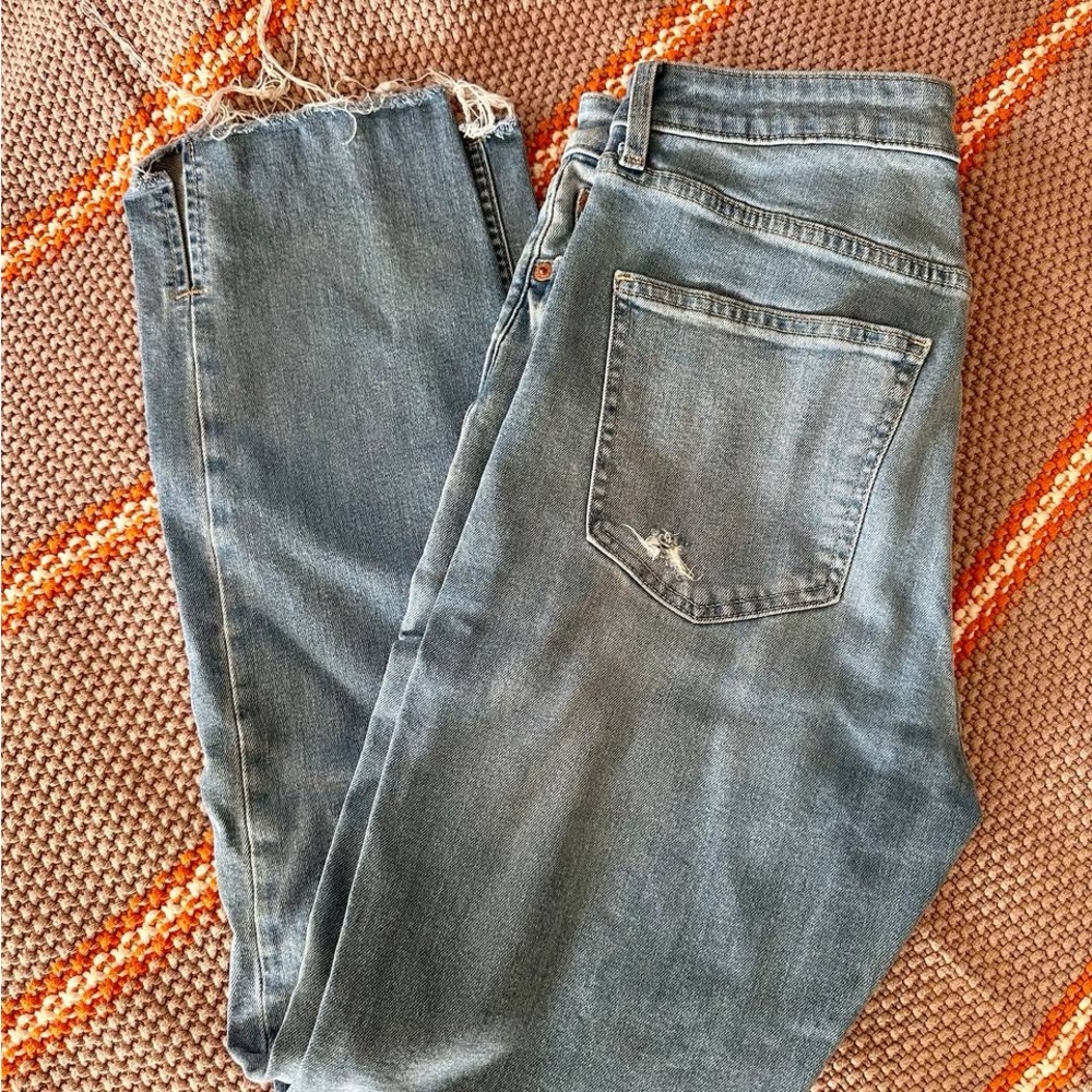 Gap Women’s Light Wash Distressed Straight-Leg Jeans (Size 8L)